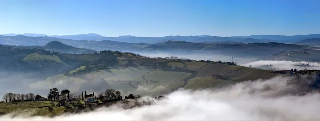 Mare di nebbia sull'Appennino romagnolo